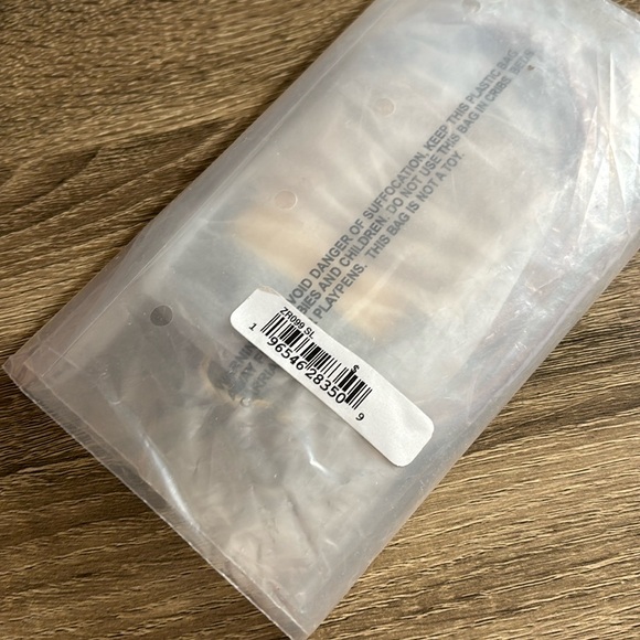 Dooney & Bourke Pebble Grain ID Lanyard NWT - Picture 4 of 6